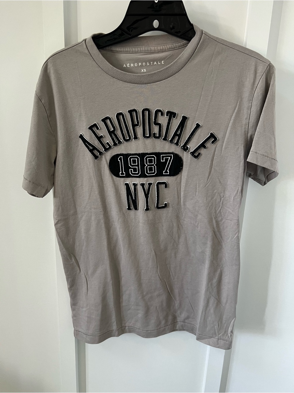 Aeropostale Men’s Taupe 1987 NYC Logo Short Sleeve Tee